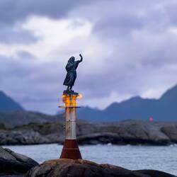 Per Ung's "Fiskekona" (Fisherman's Wife) bids us farewell as we leave Svolvær.