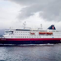 Just before arriving in Svolvær, Hurtigruten's Kong Harald passes us on the port side.