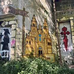 Graffiti in Unterführung: Pilger, Kathedrale Santiago, Santiagokreuz
