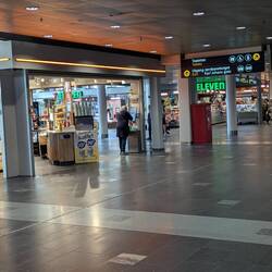 im Bahnhof