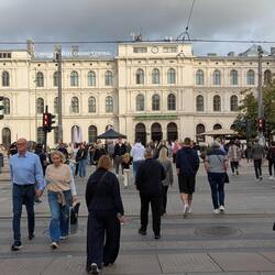 Vorderansicht Hauptbahnhof von Karl Johans gate gesehen