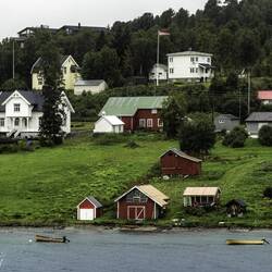 Shoreside scenery en route to Tromsø.
