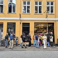 Schlange an der ältesten Bäckerei Kopenhagens 🥨