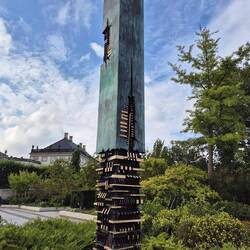 Skulptur von Arnaldo Pomodoro