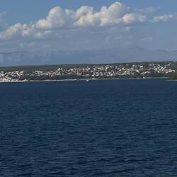 Can still see big mountains in the distance
