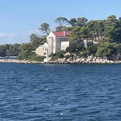 Large estate on its own island