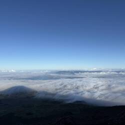 Im Hintergrund die Insel Faial