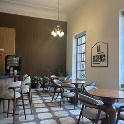 Und viele schöne Cafés