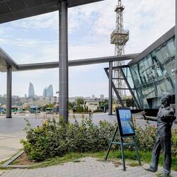 Baku - walking along the boulevard