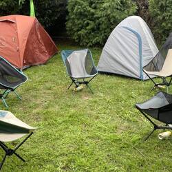 Stuhlkreis im Camping