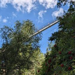 Die Hängebrücke schon mal von unten