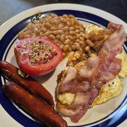 Eier mit Speck und Bohnen