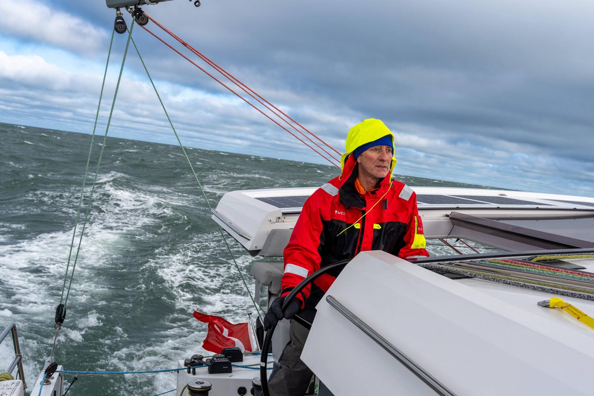 Much better than the autopilot: Richard in the flow, peaking over 20 knots.