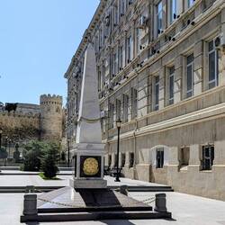 Small monument to mark the first independence