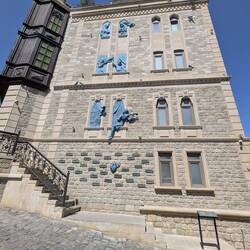 Baku version of Romeo & Juliet in wall art!