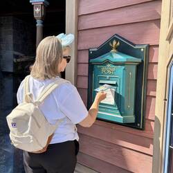 Mailing a postcard from Arendelle