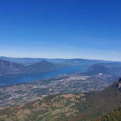 Udsigt ned til søen; Lac du Bourget og Aix-les-Bains
