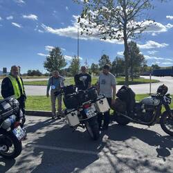 Kurze Pause mit Uwe, das Nummernschild ist Vorsatz
