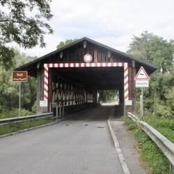 Maria's Holzbrücke über den Rott in Neuhaus am Inn