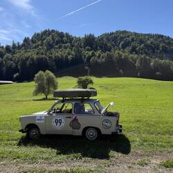 Noch einen Gruß aus dem Osten. Die "Rennpappe" goes Rallye! Tolle Sache. Wir drücken die Daumen!