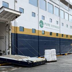 Cargo gangway ... our cabin is the third one from the gangway (in the yellow band).