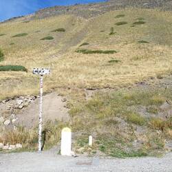 Das fastverklebte Pass- Schild