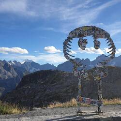 Neuer Scherenschnitt am Pass
