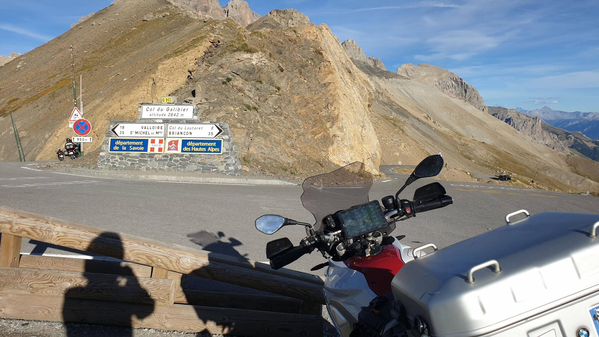 Pass-Schild in der Kehre