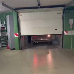 Abenteuer in der Tiefgarage! Dicke 3,5 Tonnen treffen auf 3,0 Tonnen Lift.