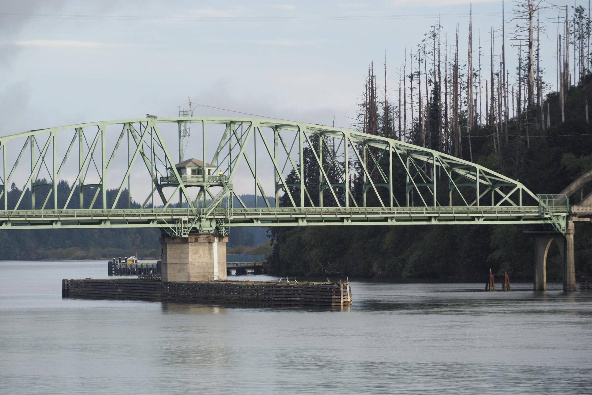 Rotatable center span of the Umpqua River Bridge