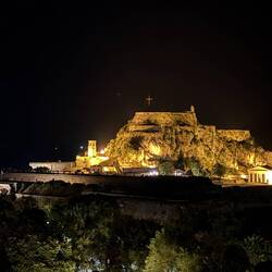 Neue Festung beleuchtet