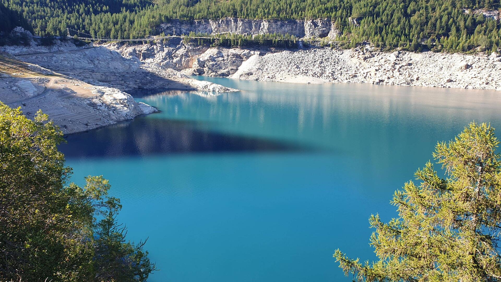 Wasser zwar blau, aber nicht mehr viel