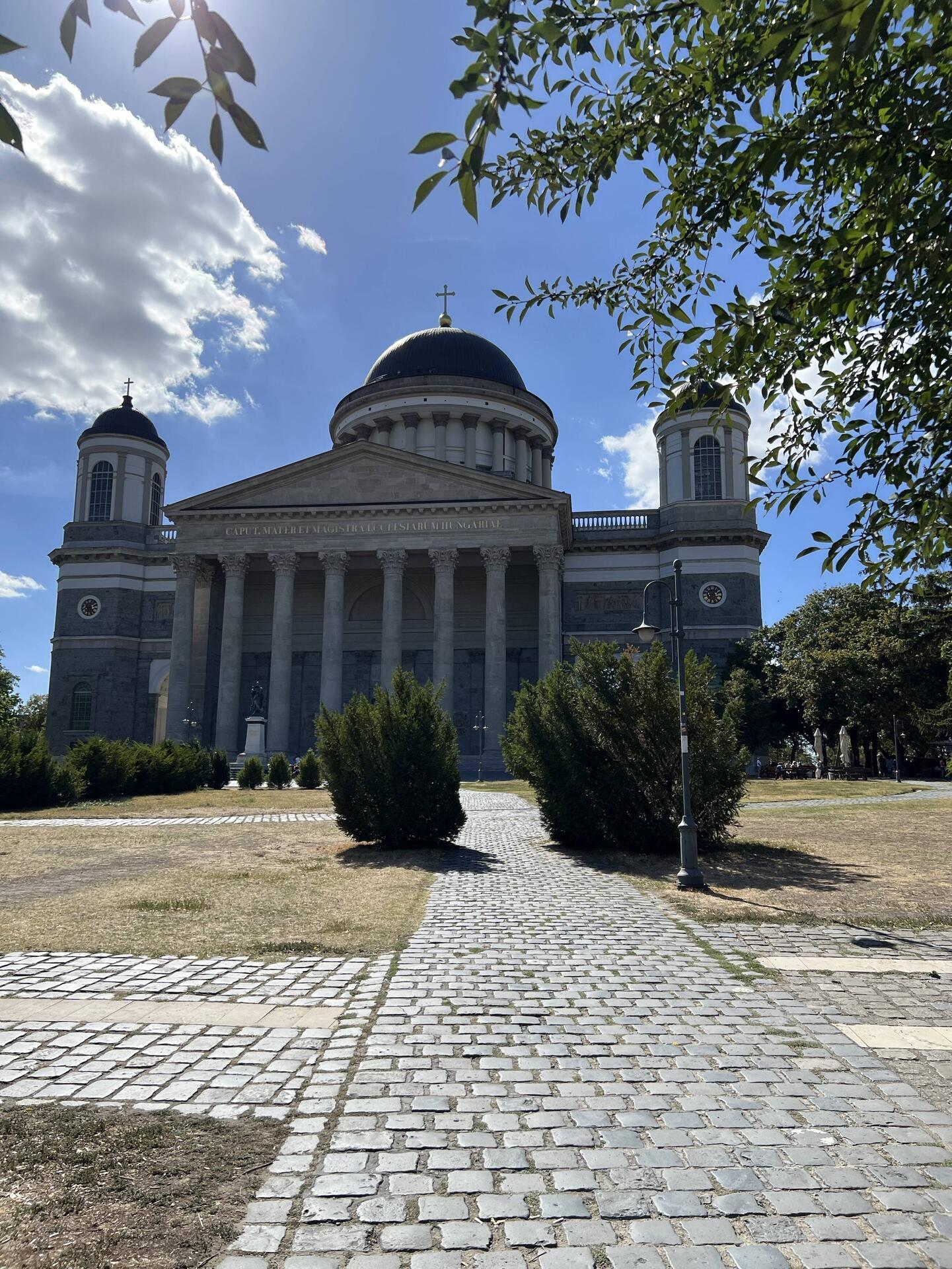 Sehr beeindruckend die Basilika. Leider alles auf Ungarisch.