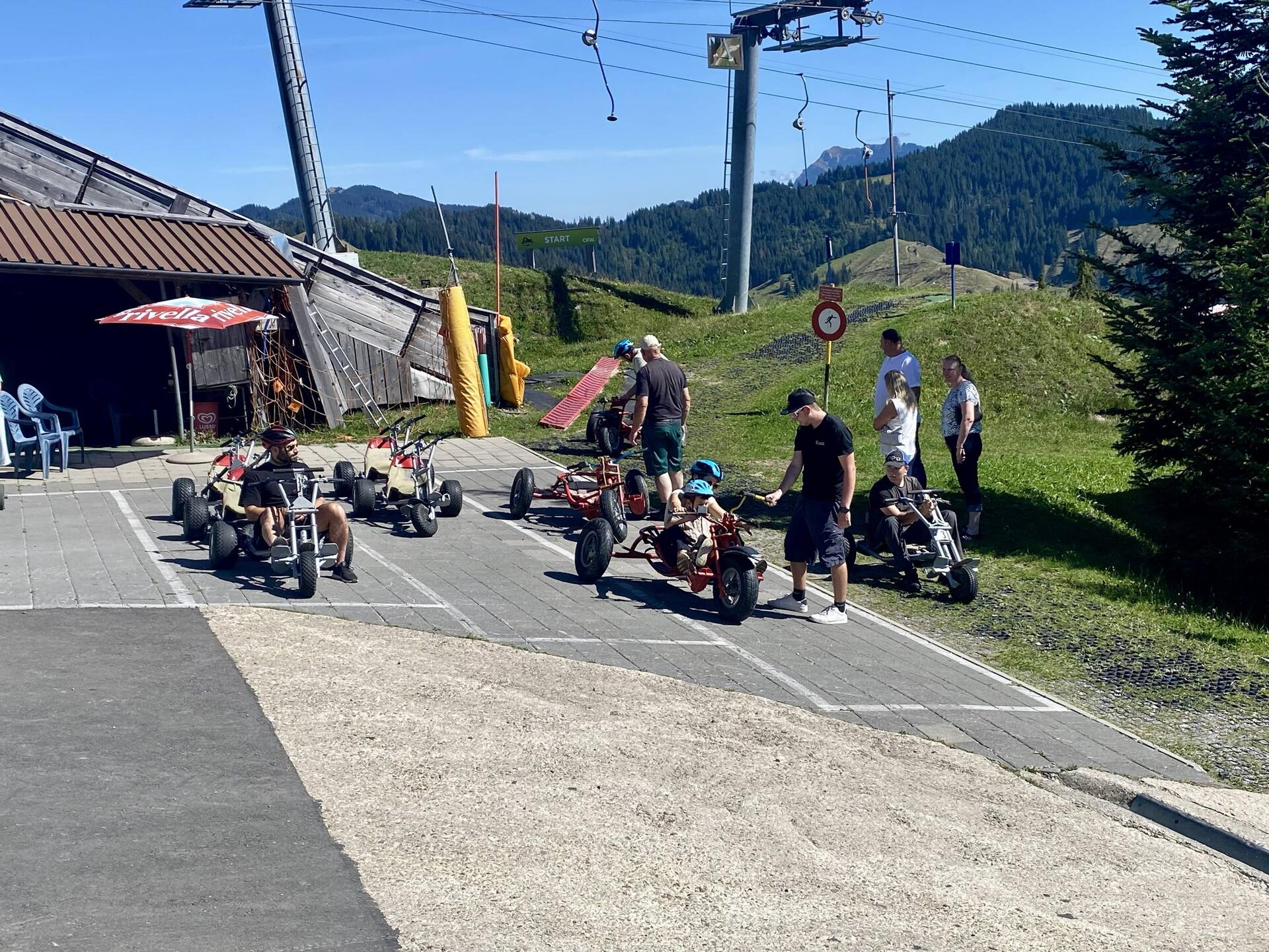 … vielleicht mit diesem Gefährt runter fahren? … 😜
