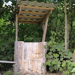 Holzthron