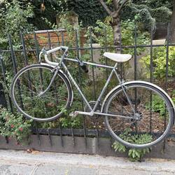 How Parisians ' park their bikes