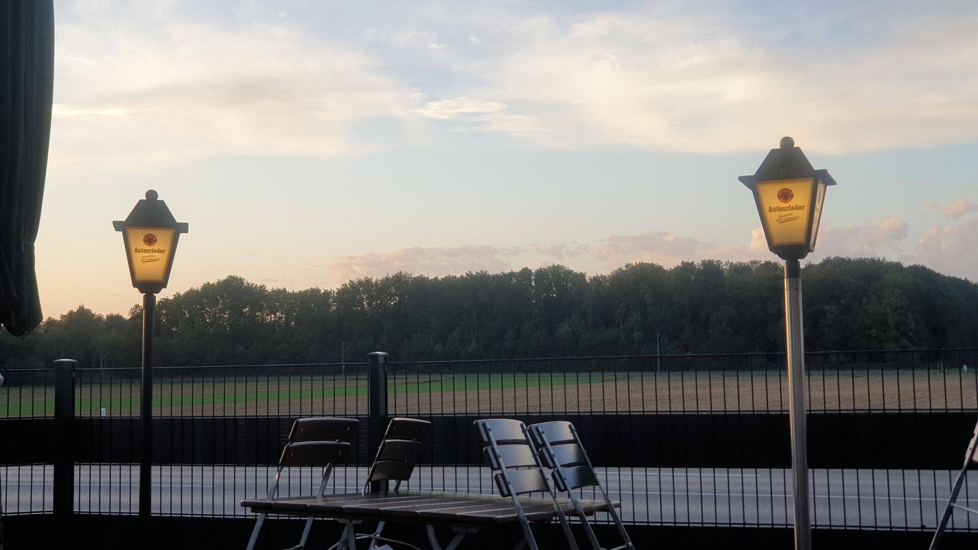 Noch ist der Tisch leer