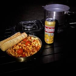 Nudeln Bolognese und mit Zeuch
