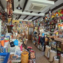 Et la fameuse boutique bric à brac !