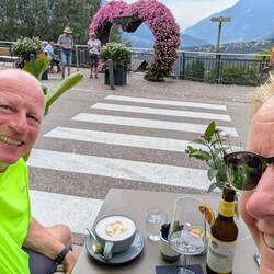 Radler und Cappuccino