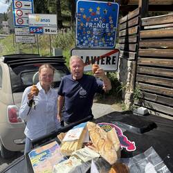 Task of the day:Auf der Grenzlinie Italien-Frankreich...