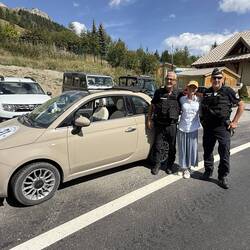Fiat-Happiness! Die Polizisten waren hellauf begeistert.