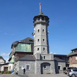 Erst ein Turm...