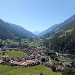 Panorama Blick auf St. Leonhard.Um dorthin zu kommen mussten wir auch mit E-Bike ganz schön strampel