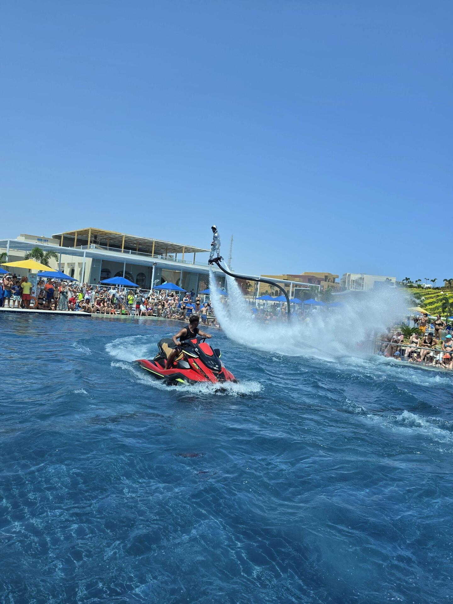 Auf dem Flyboard kann sich auch der u20jährige wie ein Superheld fühlen.