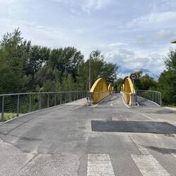 Fahrrad und Fußgängerbrücke