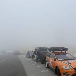 Treffen der Rallye-Gemeinde über die Frage: Zählt das Foto im Nebel? Ja? Nein?