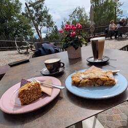 Erstmal stärken mit leckerem Kuchen