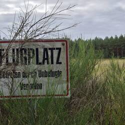 Am Flugplatz in Scheuen gab es...