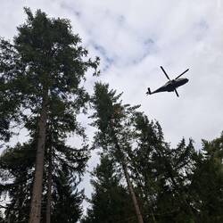 ...inklusive Hubschrauber. Alles wie gestern🤣